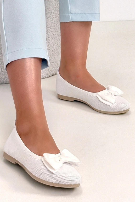 Valged nahast baleriinakengad...