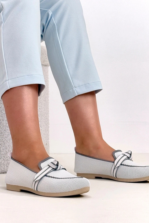 Valged nahast baleriinakengad...