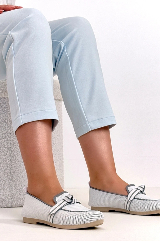 Valged nahast baleriinakengad...