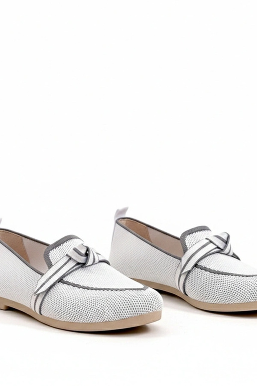 Valged nahast baleriinakengad...