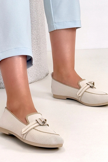 Kreemivärvi nahast...