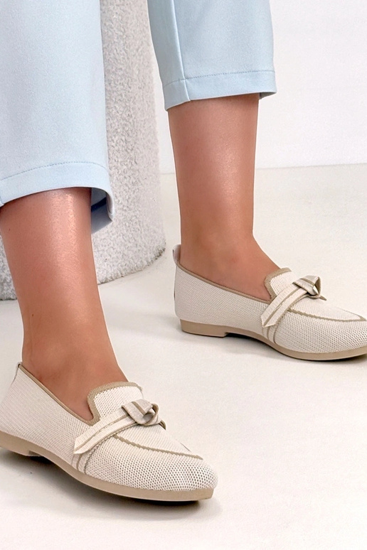 Kreemivärvi nahast baleriinakengad...