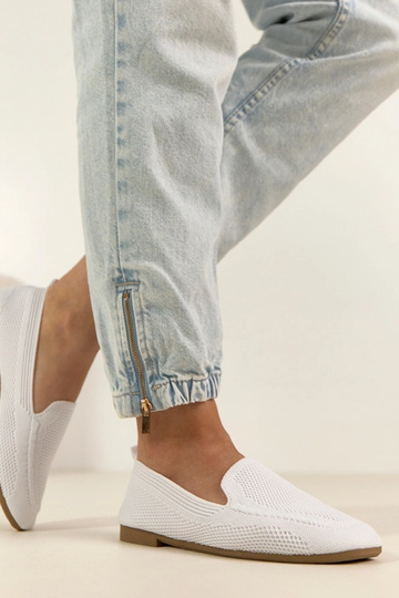 Valged kangast mokasiinid... 2