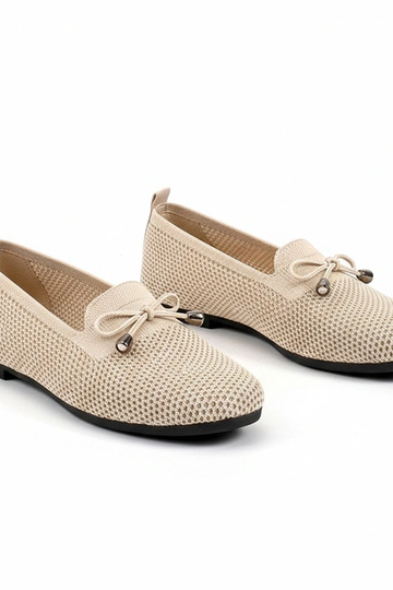 Kreemivärvi kangast...