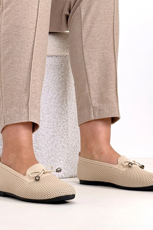 Kreemivärvi kangast mokasiinid...