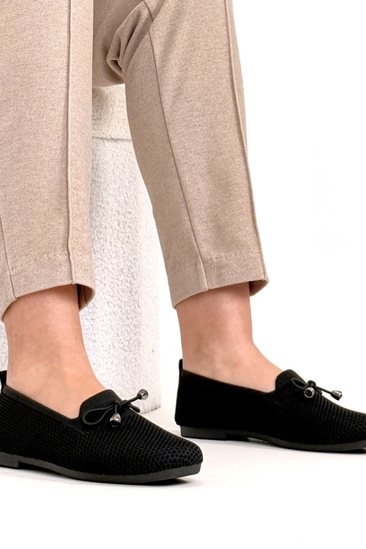 Mustad kangast mokasiinid lipsukesega...