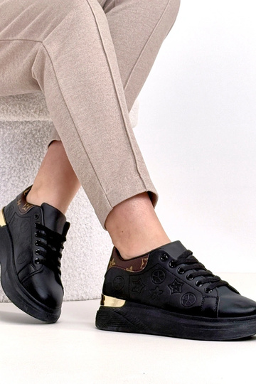 Mustad spordijalatsid...