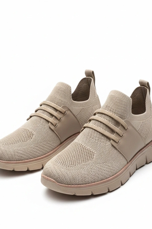 Tumedalt liivakarva meeste...