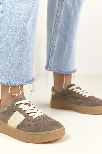 Tumedalt pruunid nahast...