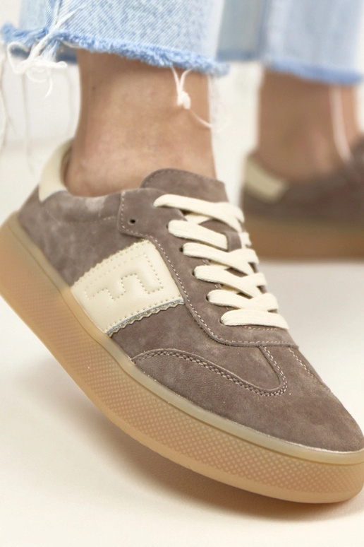 Tumedalt pruunid nahast...