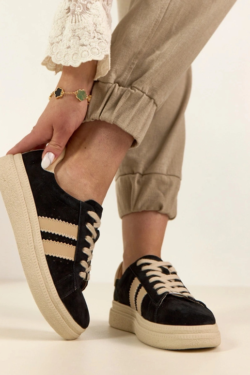 Mustad nahast spordijalatsid...