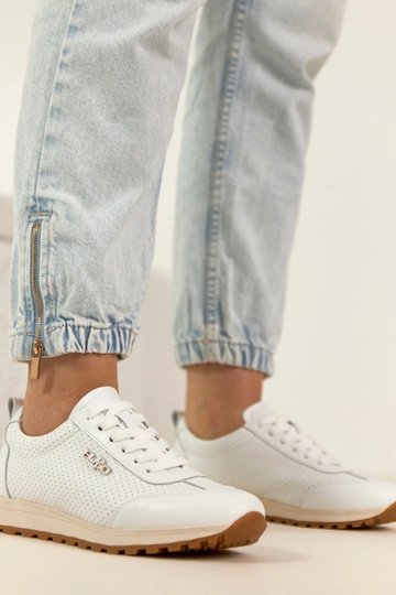 Valged perforatsioonidega... 2