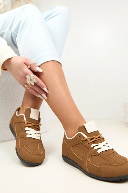 Pruunid naiste korvpallijalatsid...