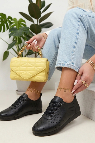 Mustad avatud pealsega...