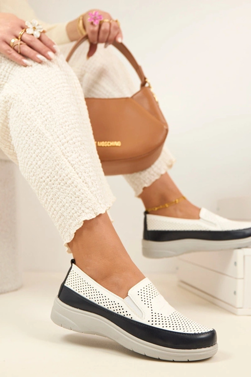 Aurelle valged tumesinised õhulised...