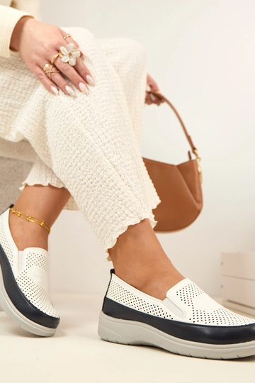 Aurelle valged tumesinised... 2