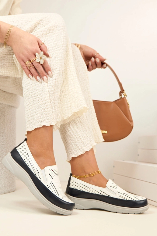 Aurelle valged tumesinised õhulised...