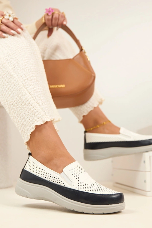 Aurelle valged tumesinised õhulised...