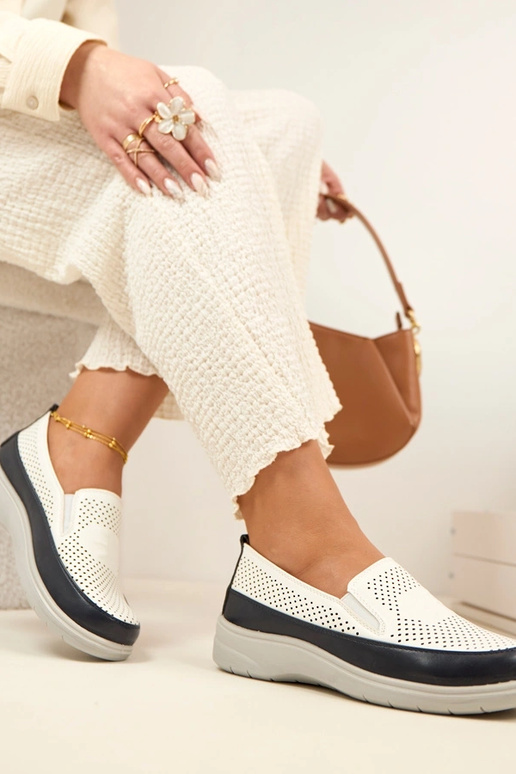 Aurelle valged tumesinised õhulised...