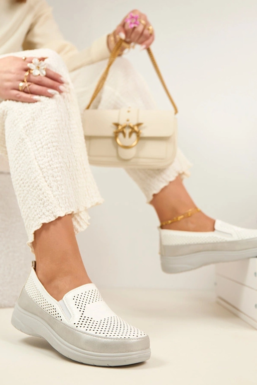 Aurelle valged hõbedased õhulised...