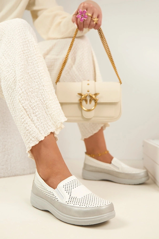 Aurelle valged hõbedased õhulised...