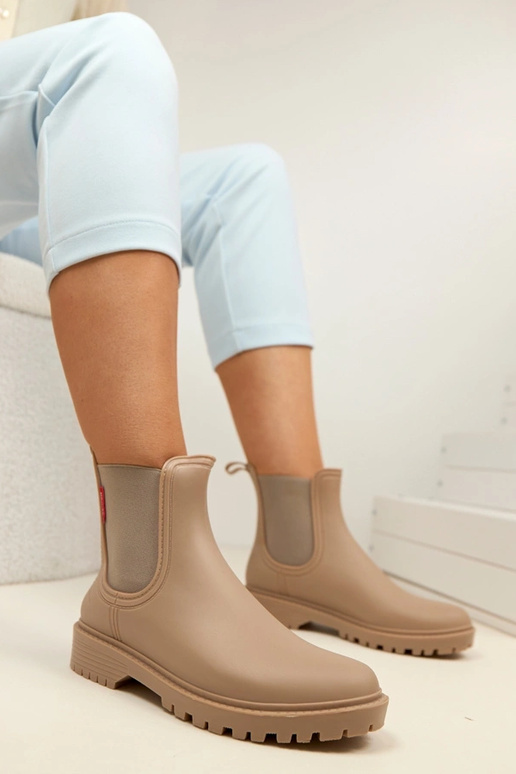 Tumedad liivakarva kummisaapad Alba