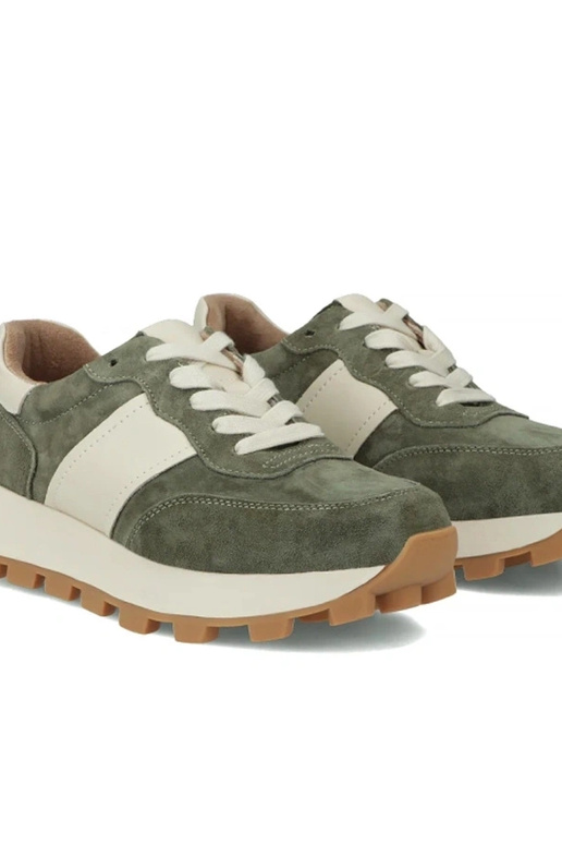 Rohelised nahast kingad platvormil...