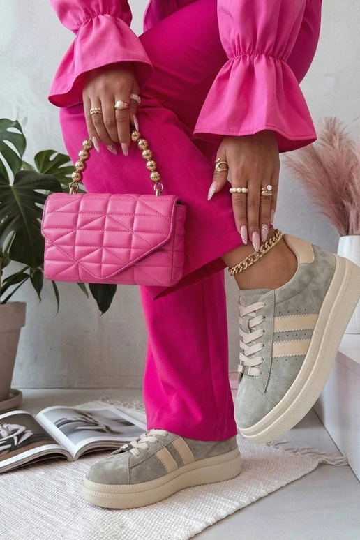 Hallid nahast kingad platvormil Filippo