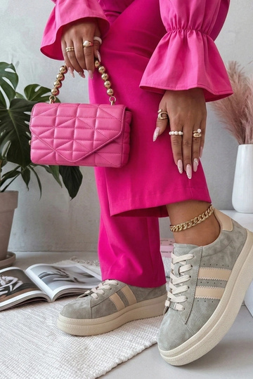 Hallid nahast kingad... 2