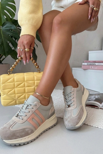 Hallid nahast kingad...