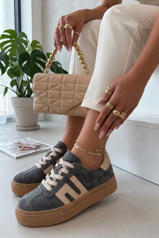 Hallid nahast kingad platvormil Filippo