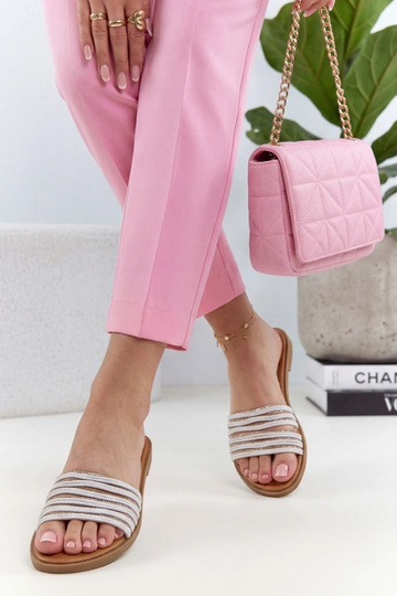 Valged sussid kaunistatud...