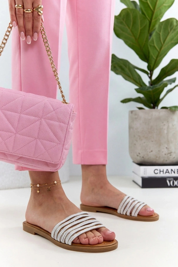 Valged sussid kaunistatud... 2