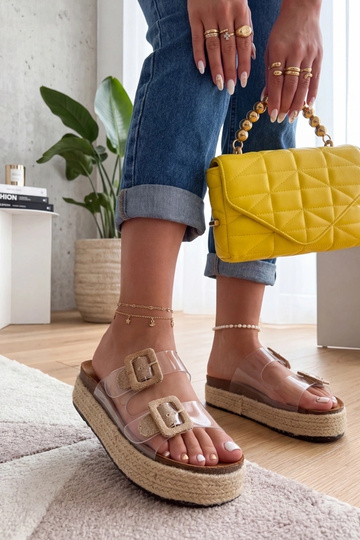 Pruunid läbipaistvad sussid...