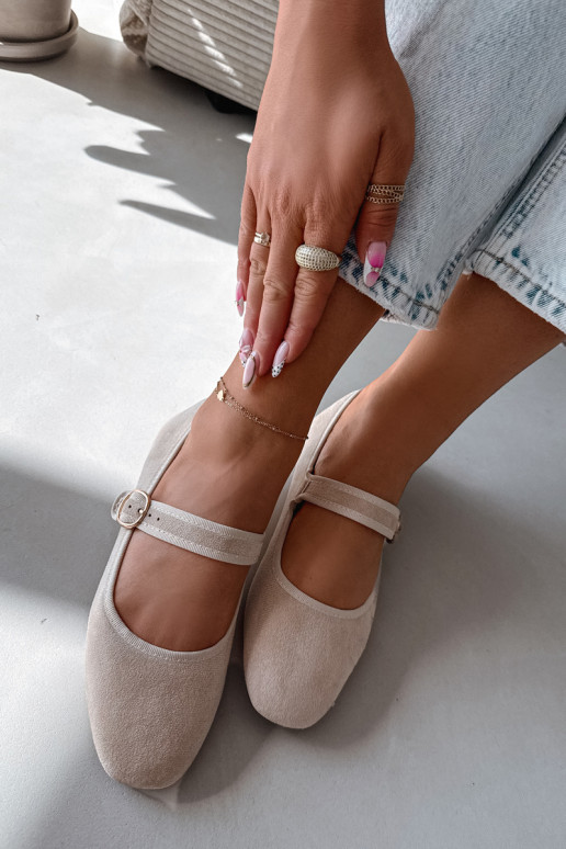 Baleriinad rihmadega I Złotą neetide ja pandlaga Elevandiluu värvi Kelisa