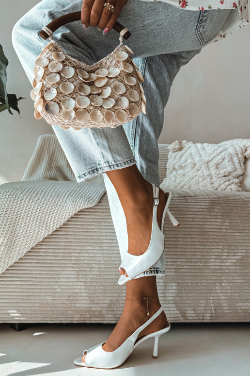 Pealistesandaalid kõrge jämeda kontsaga valget värvi Sevina