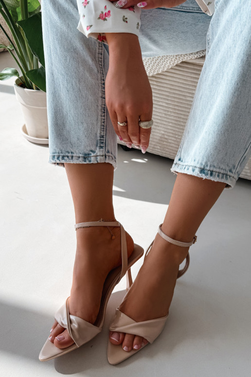 Pealistesandaalid kõrge jämeda kontsaga eko-nahast beeži värvi Sedira