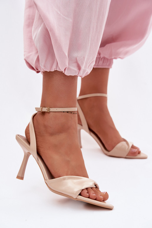 Pealistesandaalid kõrge jämeda kontsaga eko-nahast beeži värvi Sedira