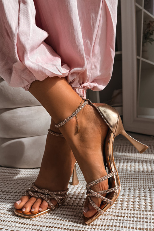 Pealistesandaalid kõrge jämeda kontsaga kristallidega Szampańskie Redira