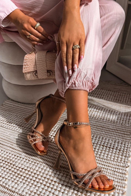 Pealistesandaalid kõrge jämeda kontsaga kristallidega Szampańskie Redira