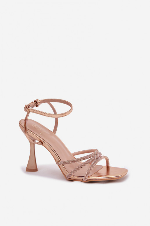 Pealistesandaalid kõrge jämeda kontsaga Ze Zdobionymi Paskami Szampańskie Gedira