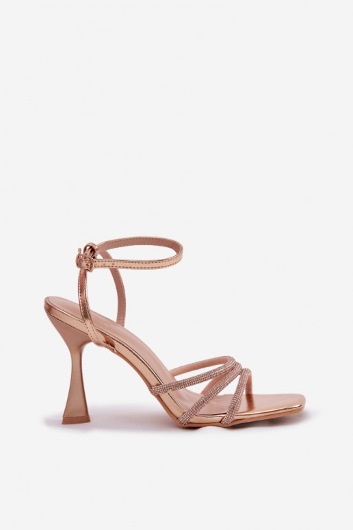 Pealistesandaalid kõrge jämeda kontsaga Ze Zdobionymi Paskami Szampańskie Gedira