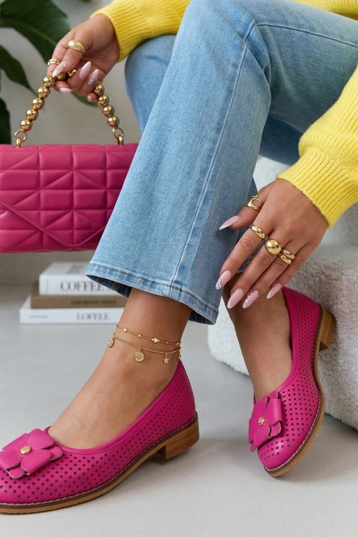 Roosad nahast aukudega ballerinad...