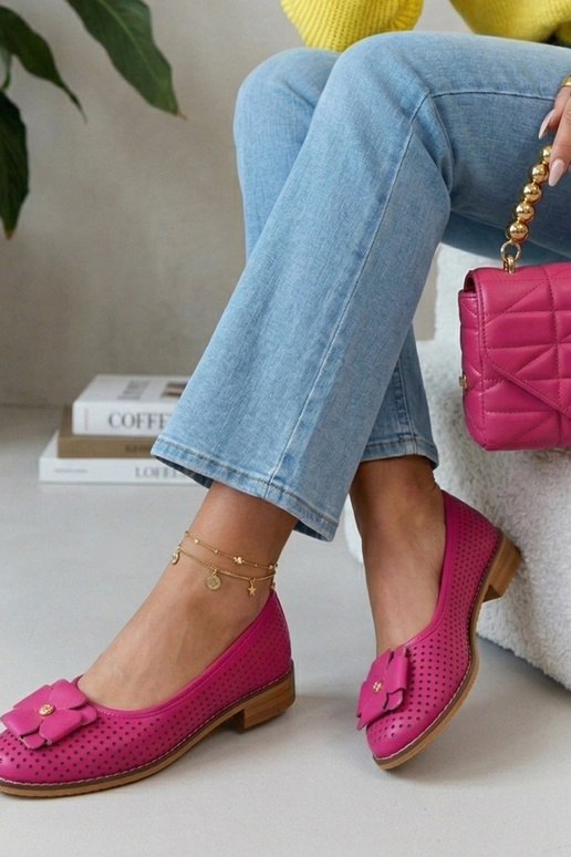 Roosad nahast aukudega ballerinad...