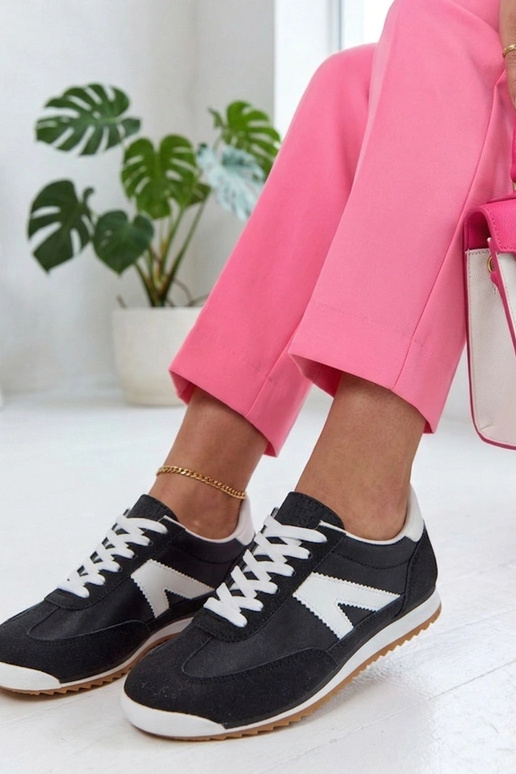 Mustad spordijalatsid valgete...