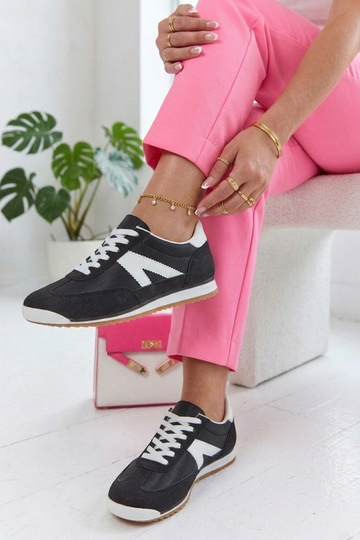 Mustad spordijalatsid... 2