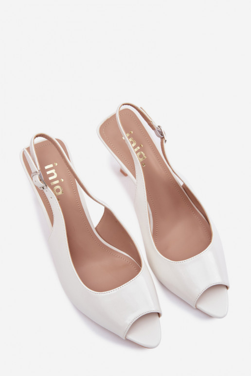 Pealistesandaalid kõrge jämeda kontsaga valget värvi Sevina