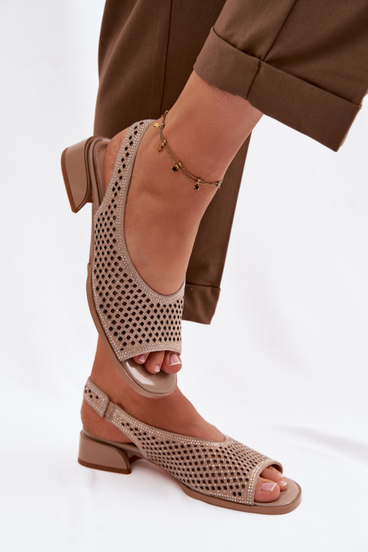 Kaunistustega Ažuursed sandaalid Pealiste omad seemisnahast Klockis D&A CR61-3131 beeži värvi