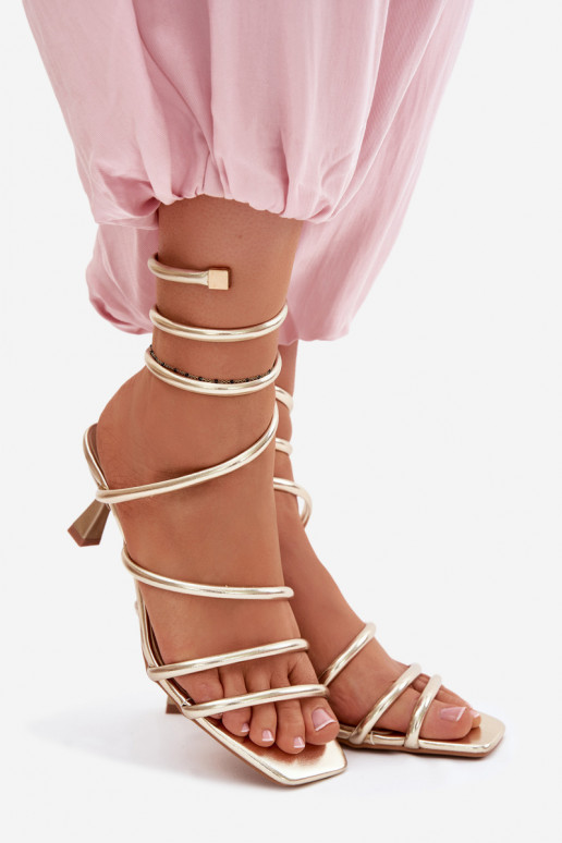 Pealistesandaalid kõrge jämeda kontsaga Triipudega Kuldset värvi Samara