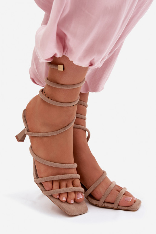 Pealistesandaalid kõrge jämeda kontsaga Triipudega beeži värvi Samara